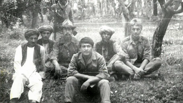 Офицер 860-полка, полковник в отставке, ветеран афганской войны Таалайбек Садыров(в центре) - Sputnik Кыргызстан