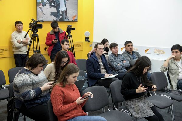 Пресс-конференция Итоги крупного расследования Финпола по недоливам на АЗС Бишкека - Sputnik Кыргызстан