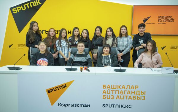 Также он рассказал об особенностях работы во время освещения зарубежных визитов первых лиц государства. - Sputnik Кыргызстан