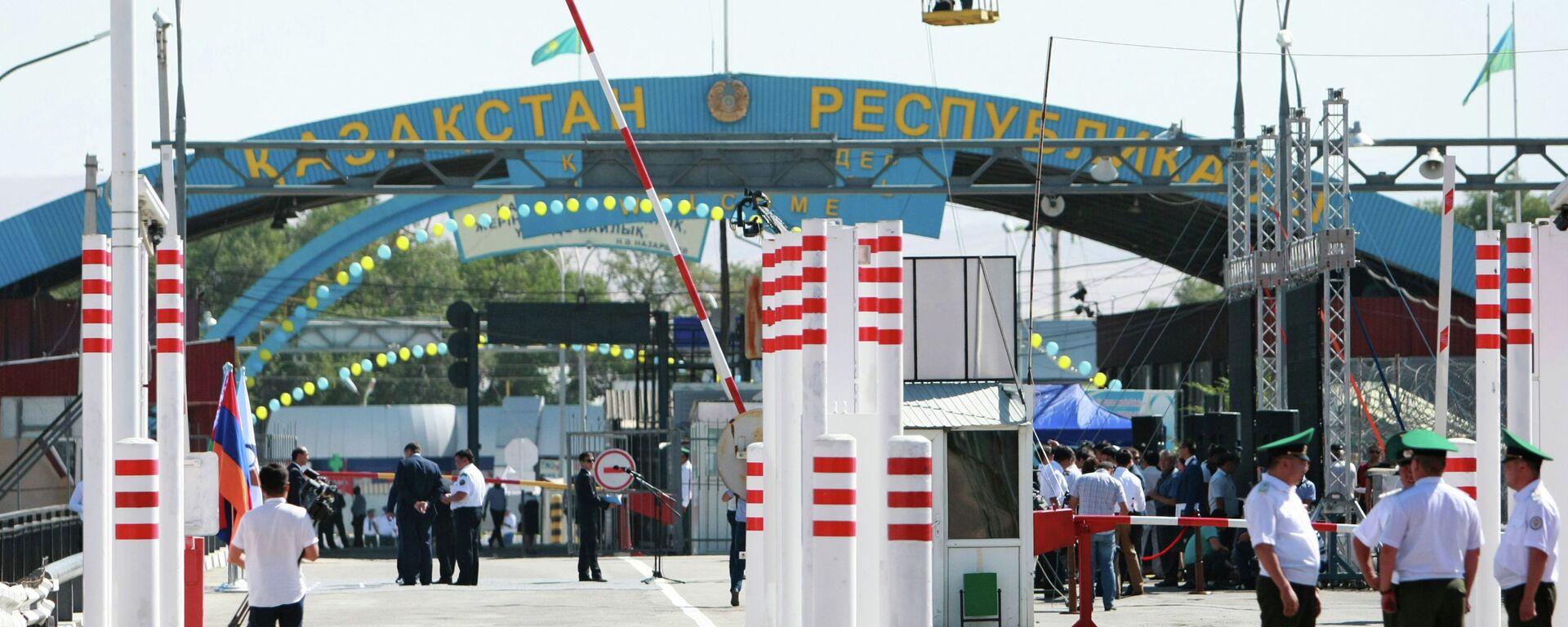 Открытие границы между Кыргызстаном и Казахстаном - Sputnik Кыргызстан, 1920, 16.08.2026