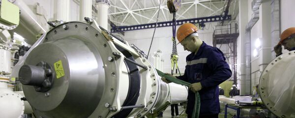 Монтажные работы на комплектном распределительном устройстве с элегазовой изоляцией (КРУЭ) на территории строящейся ГЭС. - Sputnik Кыргызстан