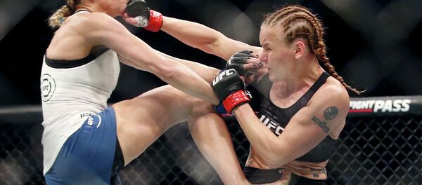 Валентина Шевченко (Кыргызстан) во время боя с Кэтлин Чукагян (США) на UFC 247 в Хьюстоне. 8 февраля 2020 года - Sputnik Кыргызстан