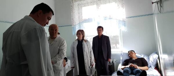 Сегодня в Кыргызстан прибыла делегация из РК во главе с вице-министром здравоохранения, которая посетила казахстанцев, находящихся в больницах Чуйской области и Бишкека - Sputnik Кыргызстан