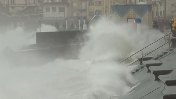 На Европу обрушился сильный ураган — видео - Sputnik Кыргызстан