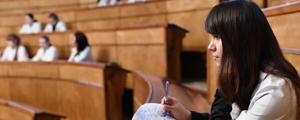 Студенты в аудитории на занятии. Архивное фото - Sputnik Кыргызстан