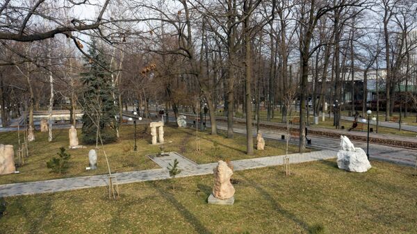 Памятники в парке им. Чингиза Айтматова в Бишкеке. Архивное фото - Sputnik Кыргызстан