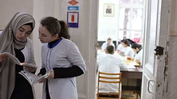 Студенты медицинского взуа. Архивное фото - Sputnik Кыргызстан