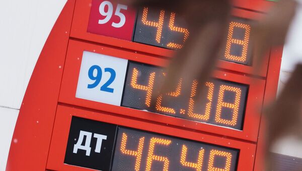 Табло с ценами на топливо на автозаправочной станции. Архивное фото - Sputnik Кыргызстан