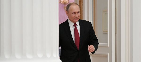 Президент РФ В. Путин вручил в Кремле президентские премии в области науки и инноваций - Sputnik Кыргызстан