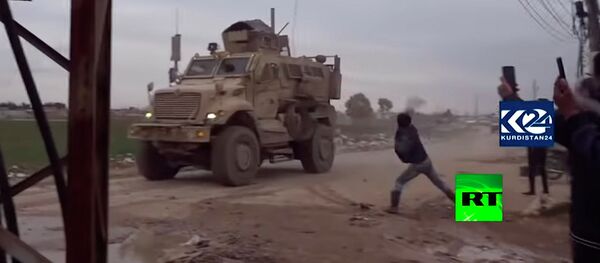 На видео попал конфликт солдат США с сирийцами, в котором погиб подросток - Sputnik Кыргызстан