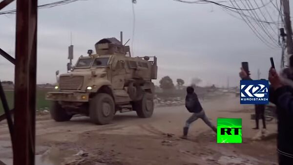 На видео попал конфликт солдат США с сирийцами, в котором погиб подросток - Sputnik Кыргызстан