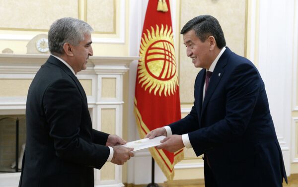 Президент КР Сооронбай Жээнбеков принял новых послов пяти стран — Таджикистана, Ирана, Исландии, Израиля и Словении - Sputnik Кыргызстан