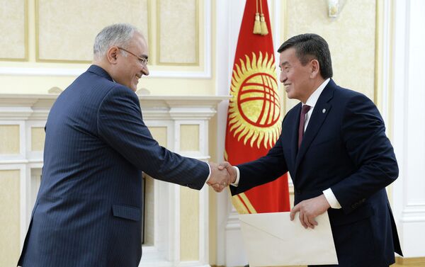 Жээнбеков принял у дипломатических представителей верительные грамоты и поздравил их с началом дипмиссии в Кыргызстане. - Sputnik Кыргызстан