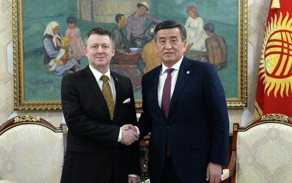 Президент и послы обсудили сотрудничество в сферах энергетики, туризма, здравоохранения, привлечения инвестиций, а также вопросы укрепления политического диалога. - Sputnik Кыргызстан