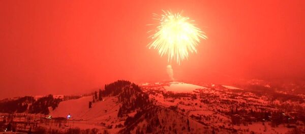 Такого вы не видели — как взорвали самый большой в мире фейерверк. Видео - Sputnik Кыргызстан