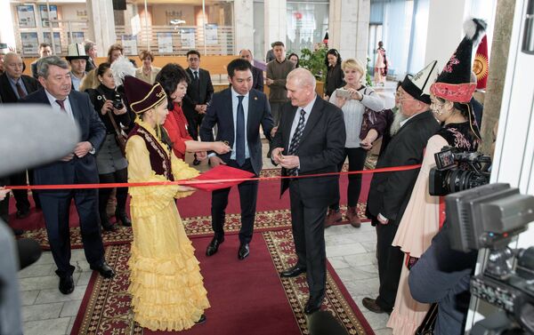 Директор библиотеки выразила уверенность, что подписание меморандума будет способствовать диалогу культур между двумя странами. - Sputnik Кыргызстан