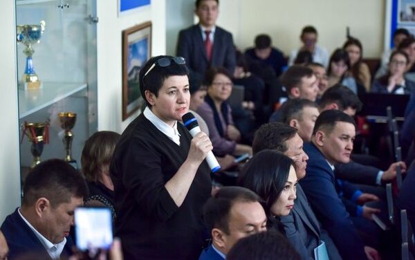 По словам Боронова, качество образования в столице падает. - Sputnik Кыргызстан