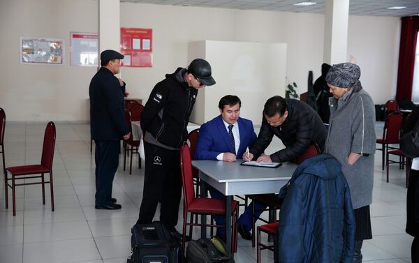 Прибывших из Китая 18 студентов отпустили домой после двухнедельного карантина - Sputnik Кыргызстан