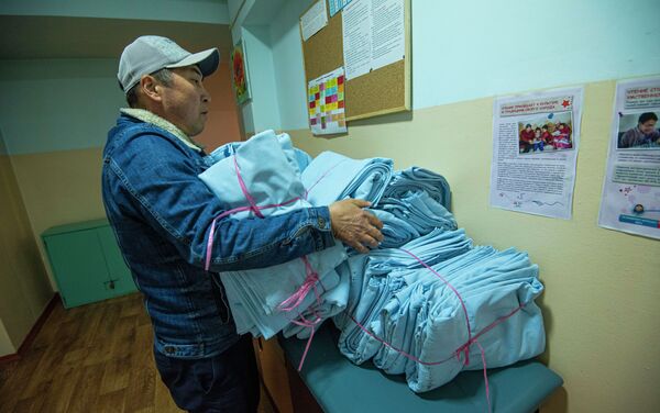 Благотворительный общественный фонд Help The Children SKD передал отделению детской онкологии 50 комплектов постельного белья - Sputnik Кыргызстан