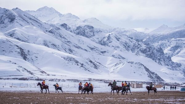 Горы в Нарынской области - Sputnik Кыргызстан