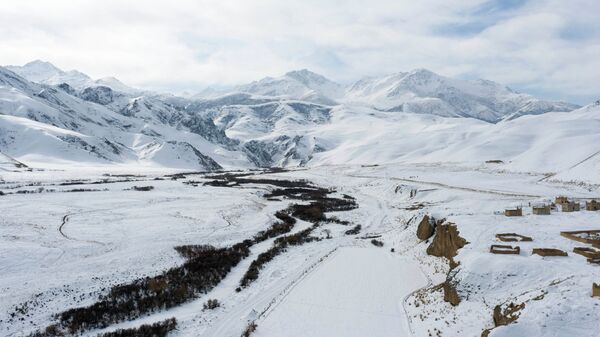 Горы в Ат-Башинском районе. Архивное фото - Sputnik Кыргызстан