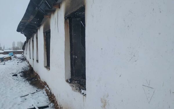 В Кара-Кульджинском районе Ошской области полностью сгорела школа - Sputnik Кыргызстан