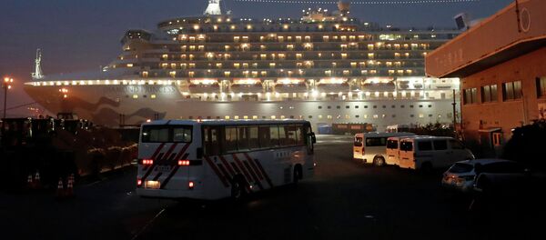 Круизный лайнер Diamond Princess на пирсе в Йокогаме, Япония. 16 февраля 2020 года - Sputnik Кыргызстан