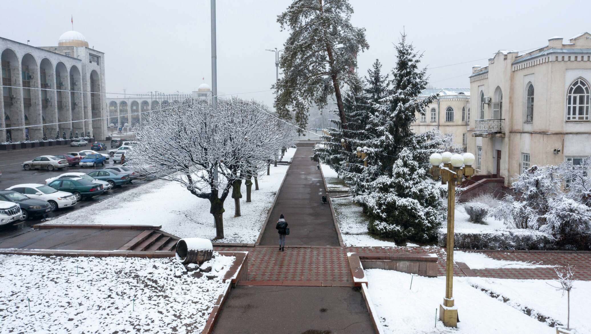 Температура в бишкеке. Бишкек климат. Бишкек зима. Бишкек красивые места. Зимой площадь ала ТОО Бишкек.