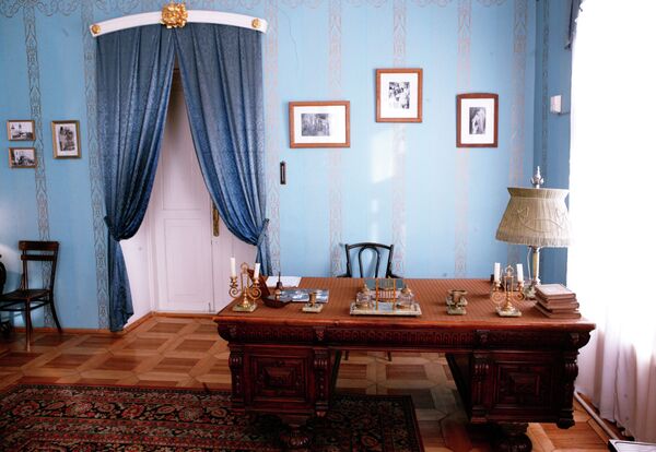 Сибирь саякаты: Распутиндин отургучуна отурган барбы? Сибирь саякаты: Распутиндин отургучуна отурган барбы? - Sputnik Кыргызстан