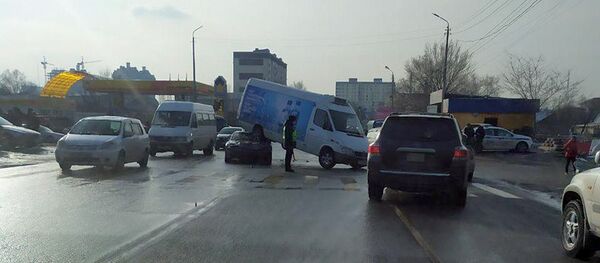 Последствия ДТП с участием трех машин в Бишкеке - Sputnik Кыргызстан