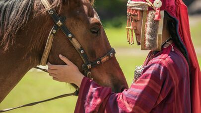 Показ кыргызской национальной одежды на джайлоо Кок-Жайык