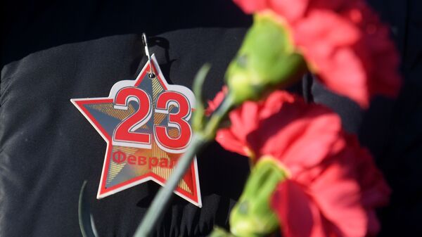 Значок 23 февраля. Архивное фото  - Sputnik Кыргызстан