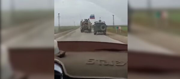 Бронемашины США и России выясняли отношения в Сирии. Видео - Sputnik Кыргызстан