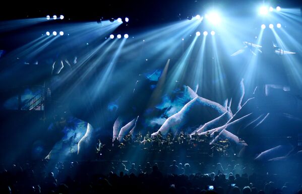 Выступление Билли Айлиш на Brit Awards 2020 - Sputnik Кыргызстан