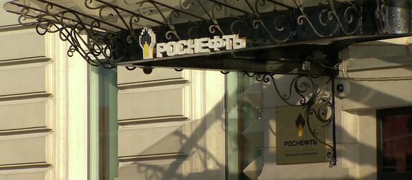 Трамп Роснефтиге киргизген санкциясын өнөктөштөрдү жүдөтүү үчүн колдонот - Sputnik Кыргызстан