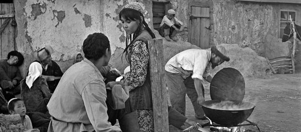 Во время съемок фильма Первый учитель режиссера Андрея Кончаловского - Sputnik Кыргызстан