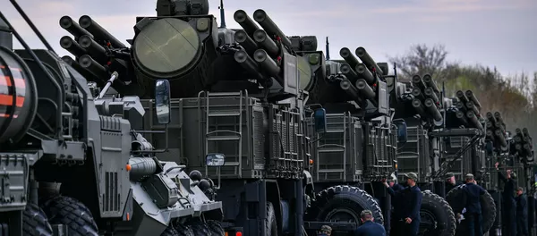 Самоходные зенитные ракетно-пушечные комплексы наземного базирования Панцирь-С. Архивное фото - Sputnik Кыргызстан