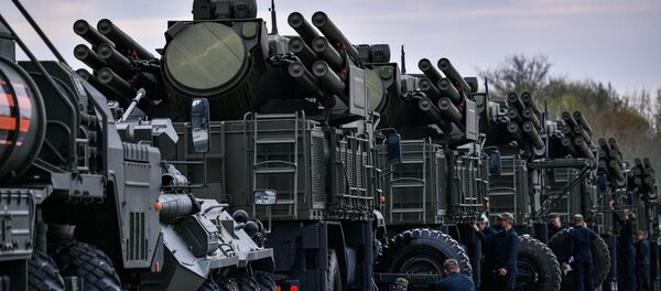 Самоходные зенитные ракетно-пушечные комплексы наземного базирования Панцирь-С. Архивное фото - Sputnik Кыргызстан