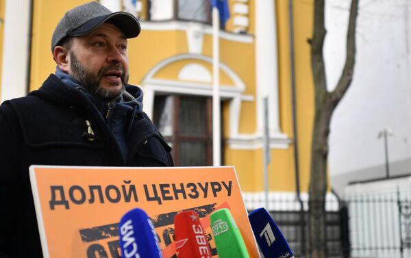 24 февраля отмечается День независимости Эстонии, и журналисты решили напомнить властям страны о притеснении сотрудников Sputnik. - Sputnik Кыргызстан