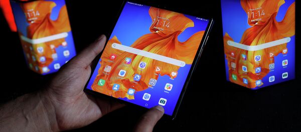 Показ устройств Huawei во время медиа-мероприятия в Лондоне Показ устройств Huawei во время медиа-мероприятия в Лондоне - Sputnik Кыргызстан