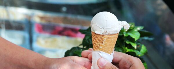 Мороженое в рожке. Архивное фото - Sputnik Кыргызстан