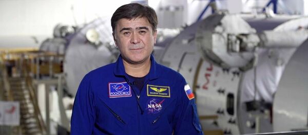 Салижан Шарипов обратился к китайцам в связи с коронавирусом — видео Салижан Шарипов обратился к китайцам в связи с коронавирусом — видео - Sputnik Кыргызстан