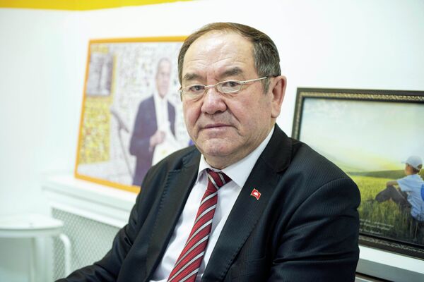 Медакадемияга чет элдиктерден канча акча түшөт? Окуу жайдын киреше булактары Медакадемияга чет элдиктерден канча акча түшөт? Окуу жайдын киреше булактары - Sputnik Кыргызстан