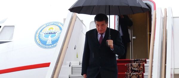 Снайпер, кар аралаш аба ырайы. Жээнбековдун Москвага келип түшкөн видеосу - Sputnik Кыргызстан