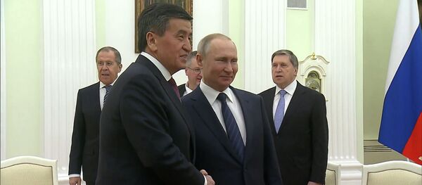 Встреча Владимира Путина и Сооронбая Жээнбекова в Москве Встреча Владимира Путина и Сооронбая Жээнбекова в Москве - Sputnik Кыргызстан