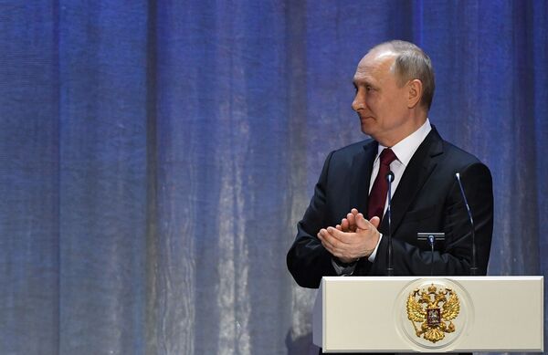 Президент РФ В. Путин и президент Киргизии С. Жээнбеков приняли участие в церемония открытия перекрестного Года России и Киргизии - Sputnik Кыргызстан