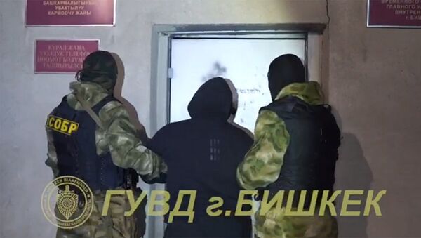 Револьвер в машине — в Бишкеке задержан член ОПГ по прозвищу Чач. Видео - Sputnik Кыргызстан