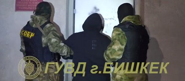 Револьвер в машине — в Бишкеке задержан член ОПГ по прозвищу Чач. Видео - Sputnik Кыргызстан