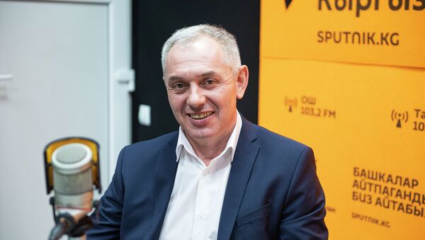 Директор центра Аналитик Андрей Мозолин на радиостудии Sputnik Кыргызстан  - Sputnik Кыргызстан
