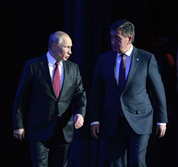 Кремль сарайында президенттер Сооронбай Жээнбеков менен Владимир Путин эки өлкөнүн эриш-аркак жылына старт берди - Sputnik Кыргызстан